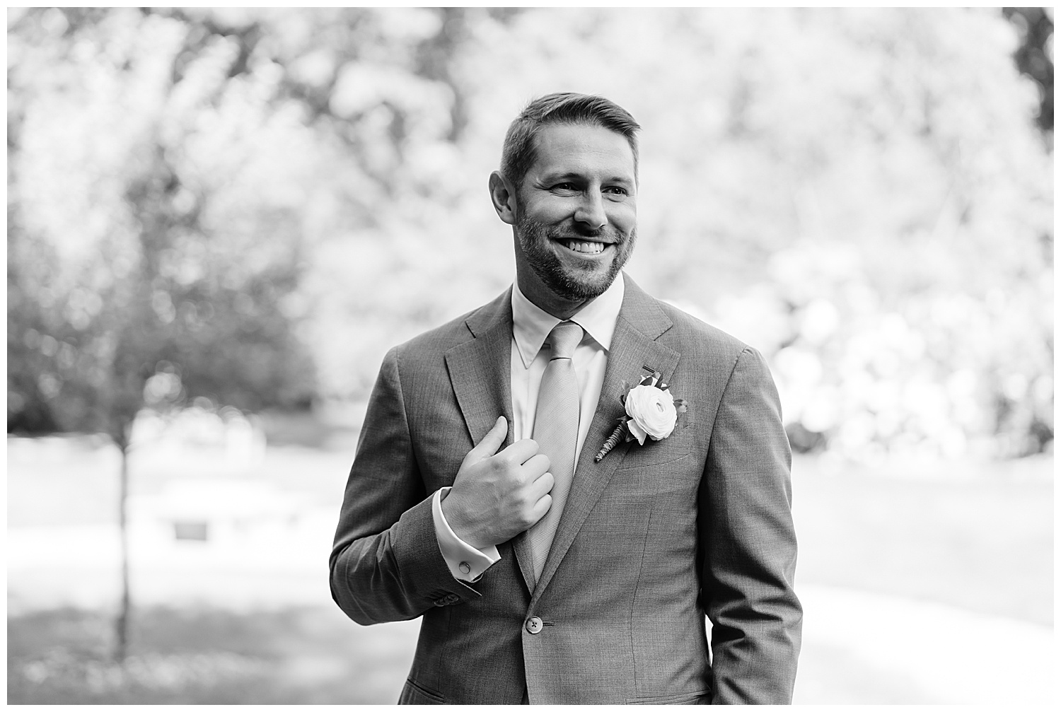groom portrait at crossed keys estate